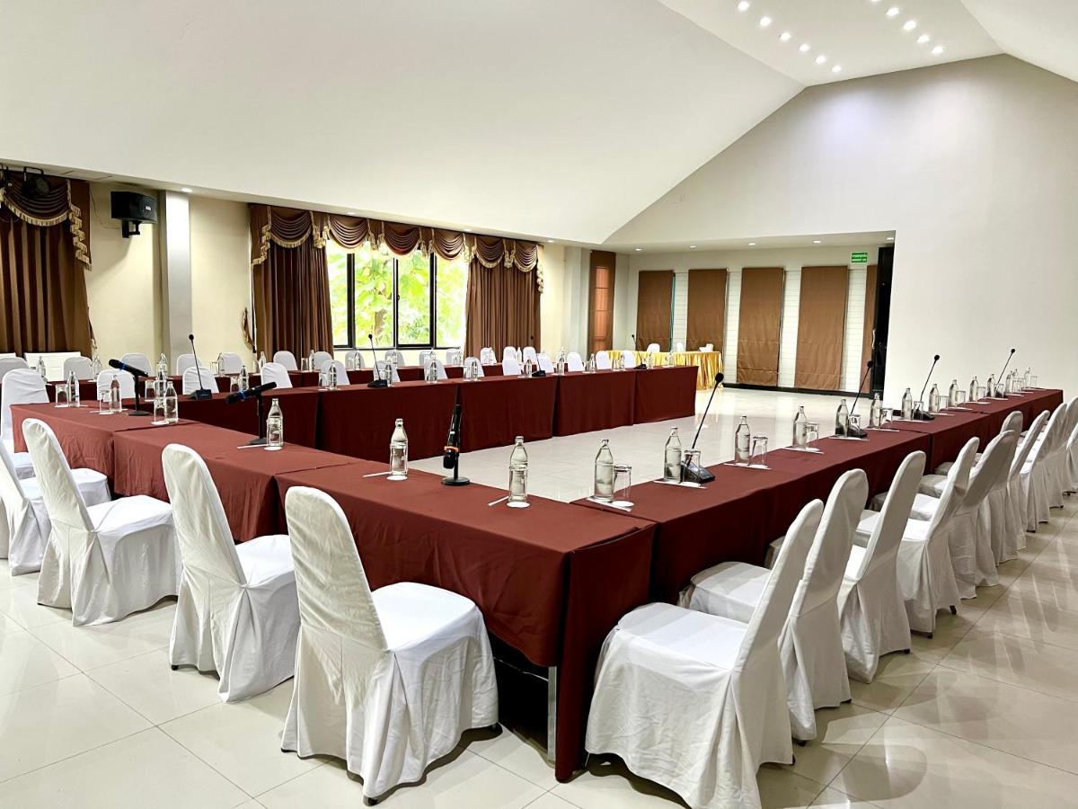 Hotel La Villa Хон Каен Экстерьер фото